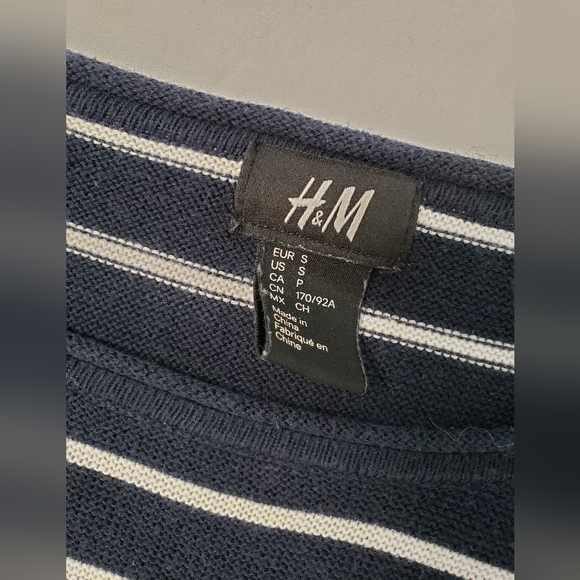 H&M Men's Sweater- Navy and White Stripe - Picture 5 of 5